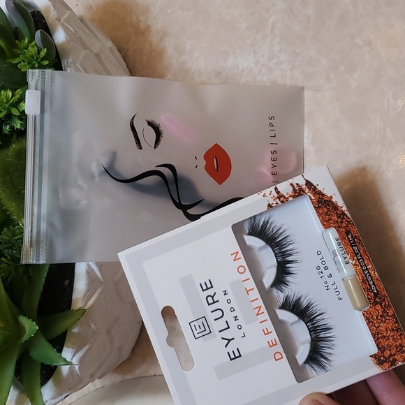 ♡EYLURE Definition LASHES♡ - Picture 4 of 5